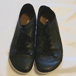 Black Vivo Geo Court II